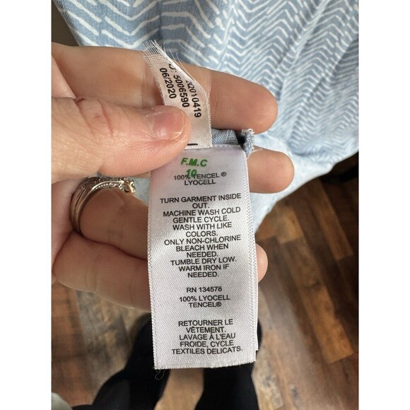 Vineyard Vines Printed Chambray Margo Dress in Chevron Jake Blue - Size 8 - Picture 5 of 6